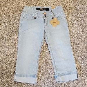 Grane junior's cropped lightwash denim. NWT